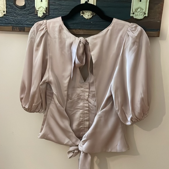 Abercrombie & Fitch Champagne Satin Blouse with Open Tie Back Size Small - Picture 13 of 17